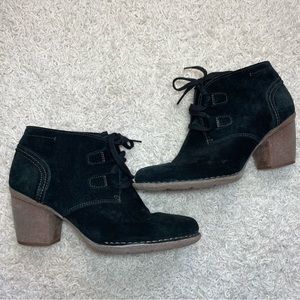 Clarks Artisan Carleta Lyon Black Suede Booties Size 11 (NWOT)